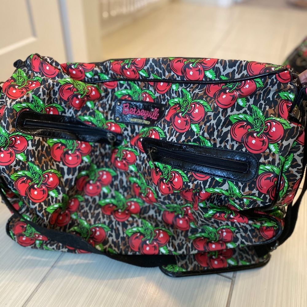 Betsey Johnson bag in great condition. Will bundle